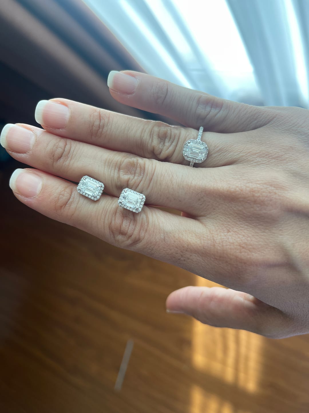 Customer photo review of Noor Moissanite Ring｜1ct