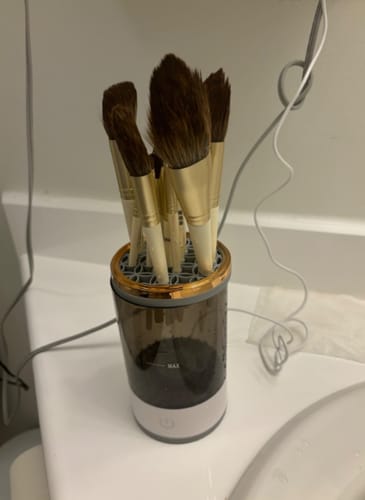 Customer photo review of ✨ Limpiador Automático de Brochas – Secado al Instante