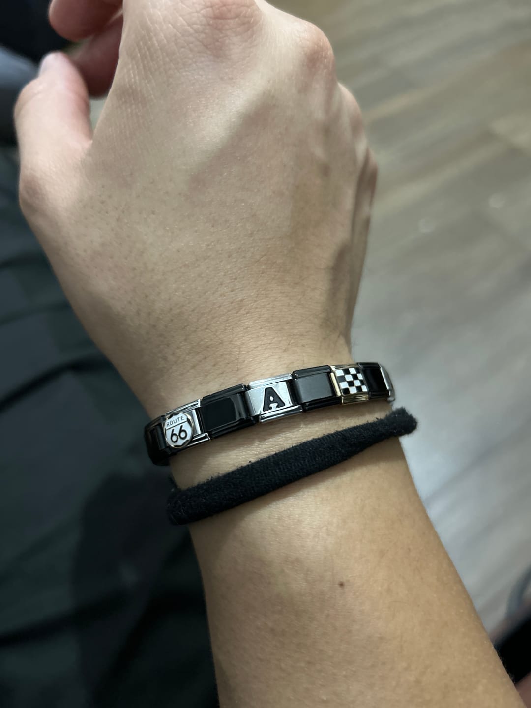 Customer photo review of Charm Inicial Negra
