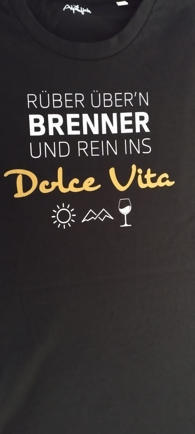 Customer photo review of Rein ins Dolce Vita – Unisex Premium Organic Shirt