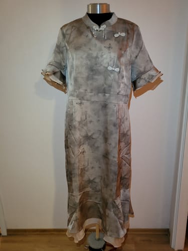 Customer photo review of Yue E' 月蛾 Moon Moth Plus Size Modernized Pearl Trumpet Skirt Butterfly Sleeve Qipao