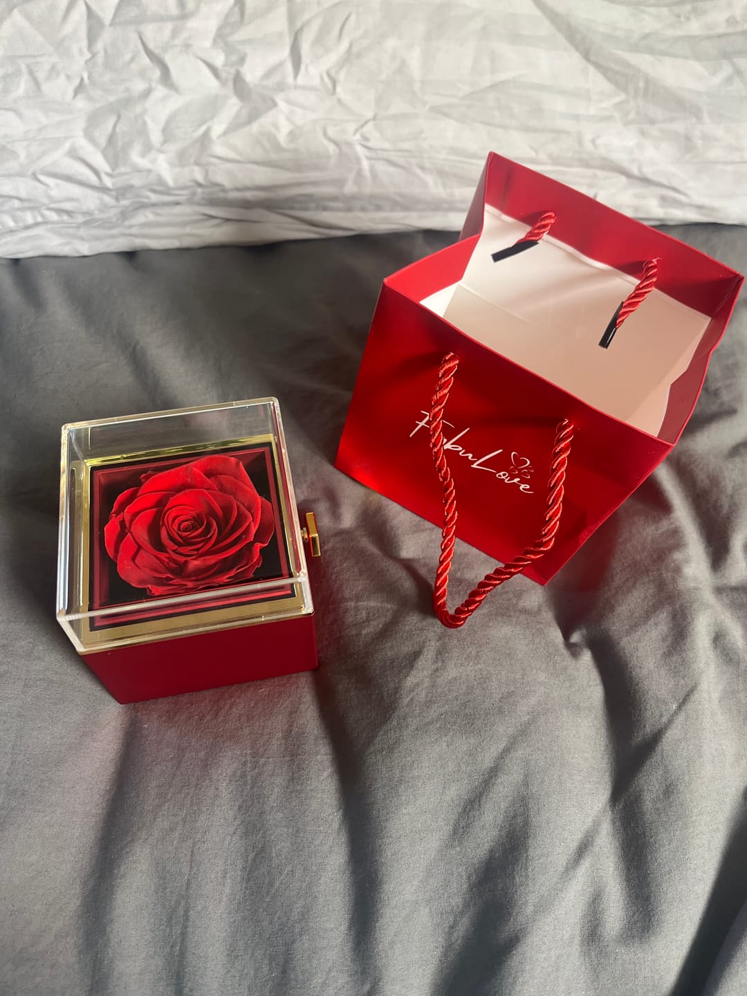 Customer photo review of Rotating Eternal Rose Gift Box