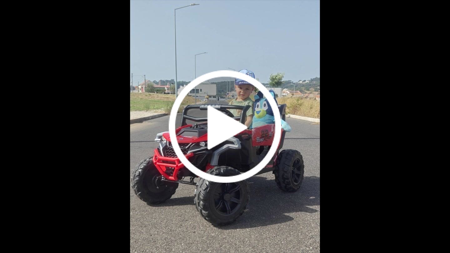 Customer video review of Carro Elétrico para Criança Buggy Speed Vermelho 4x4 12v c/ RODAS DE BORRACHA & ASSENTO EM PELE