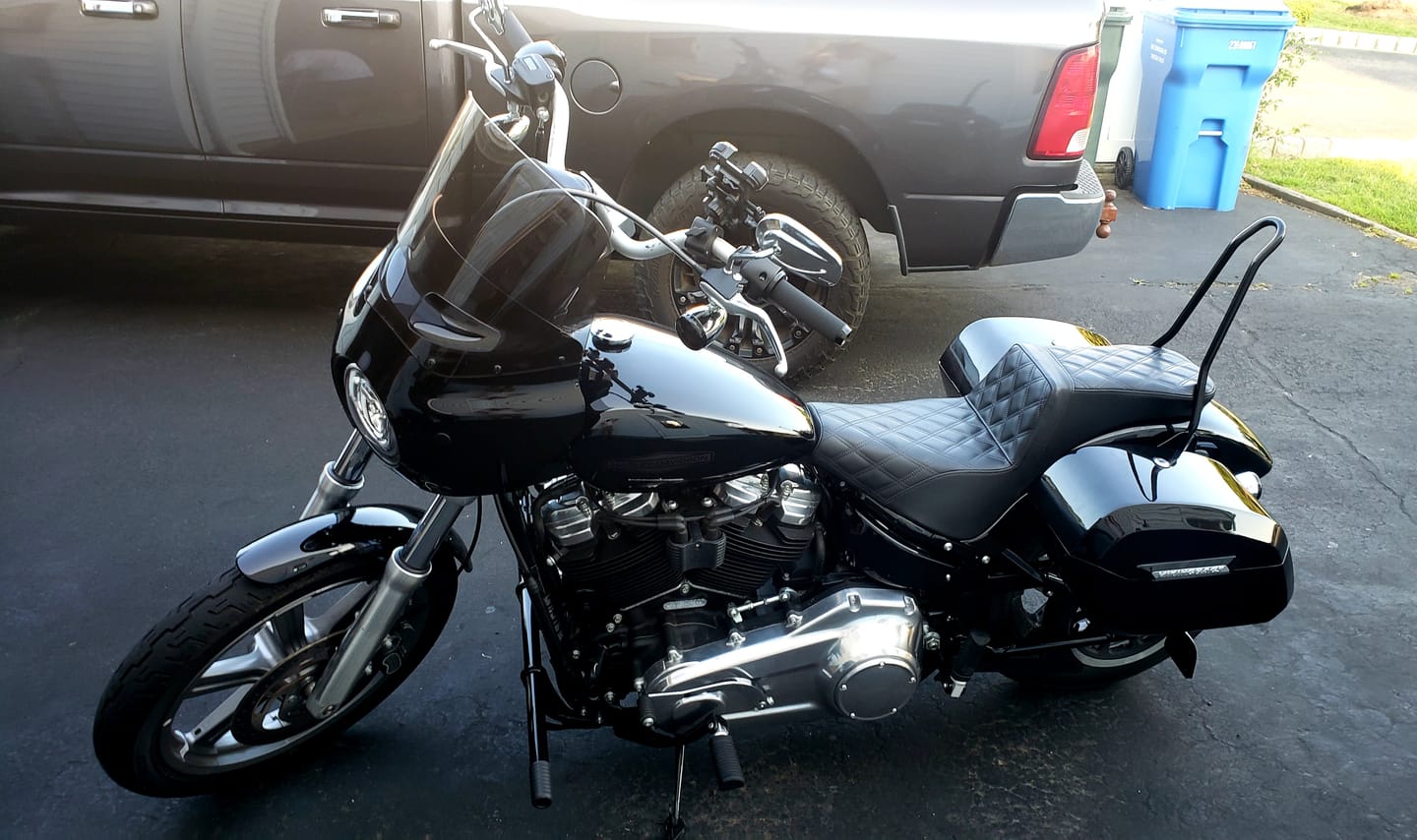 Customer photo review of 32L - Darkin Large Quick Mount Painted Hard Saddlebags for Harley Softail Standard FXST