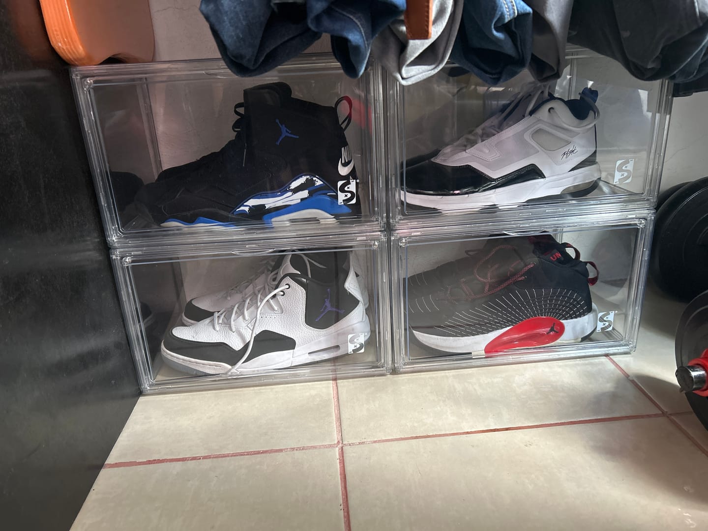 Customer photo review of Hall of Fame Box - Cajas Transparentes Premium Para Sneakers Cierre Magnético Apertura Lateral o Frontal