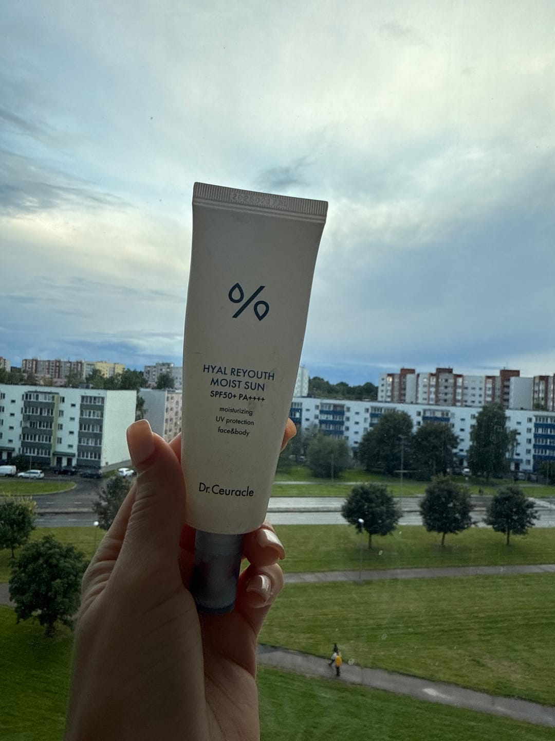 Customer photo review of Saules aizsargkrēms ar hialuronskābi Dr.Ceuracle Hyal Reyouth Moist Sun SPF 50+ PA++++