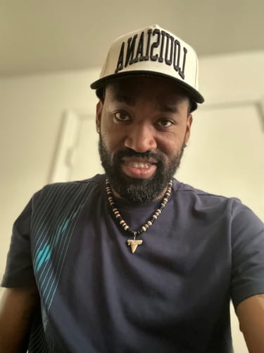 Customer photo review of LOUISIANA SNAPBACK - OFF WHITE EDITION