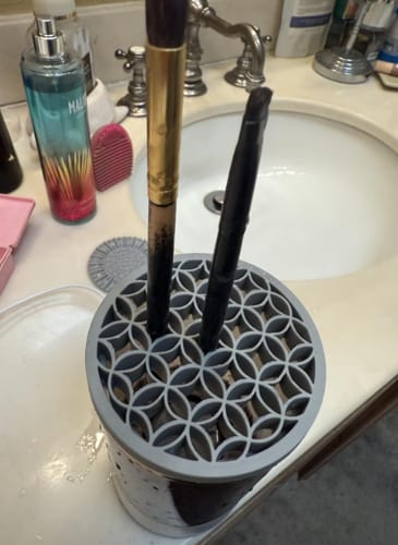 Customer photo review of ✨ Limpiador Automático de Brochas – Secado al Instante