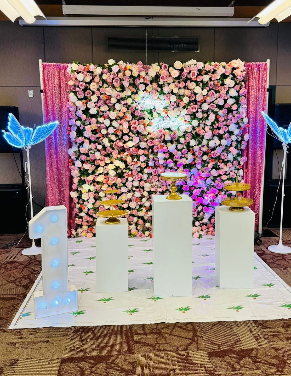 Customer photo review of Ali Flowers 5D Silk Rose Flower Panel Backdrop Wedding Stage Decorative Curtain Artificial Flower Wall ALFWL009