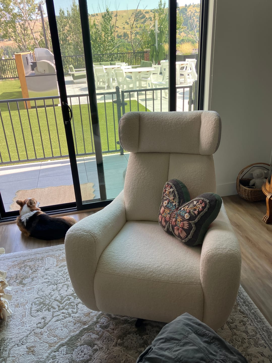 Customer photo review of SwanSing Swivel Power Zero Gravity Recliner Chair