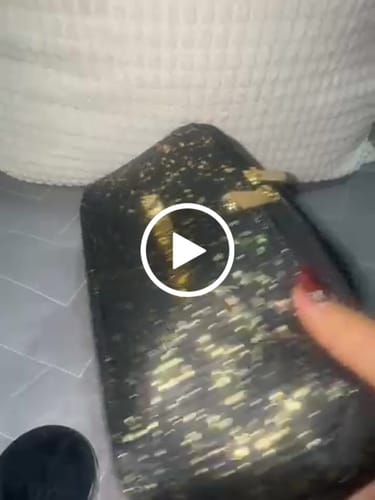 Customer video review of COSMETIQUERA TRIANGULAR