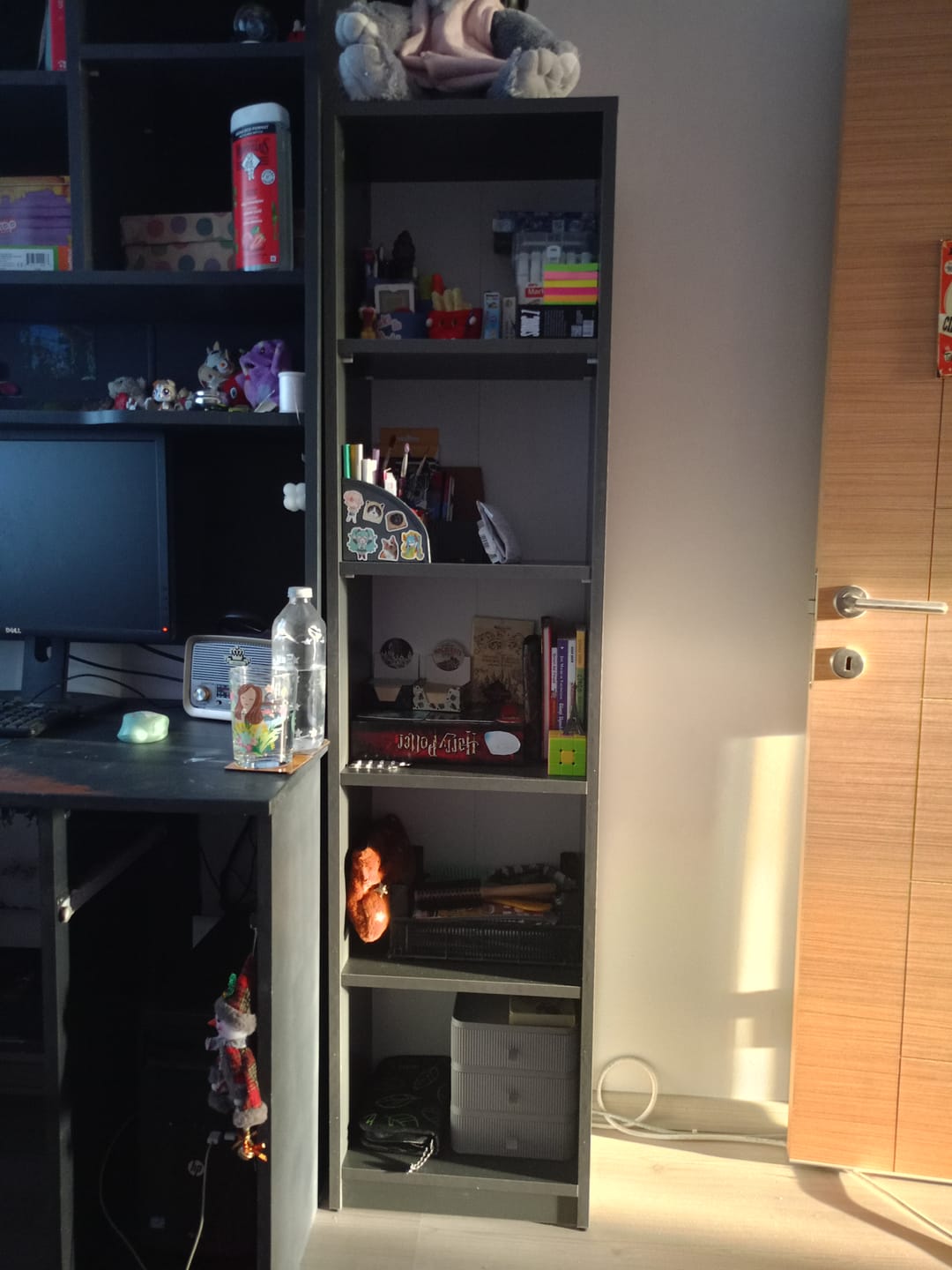 Customer photo review of Rani HC111 Kitaplık 5 Raflı Çalışma Odası Kütüphane Modern Duvar Rafı Antrasit