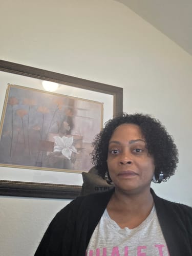 Customer photo review of CurlyMe Pre-cut 9x6 Lace M-cap Wear Go Glueless Mini Knots Kinky Curly Hair HD Lace Front Wig Pre-plucked