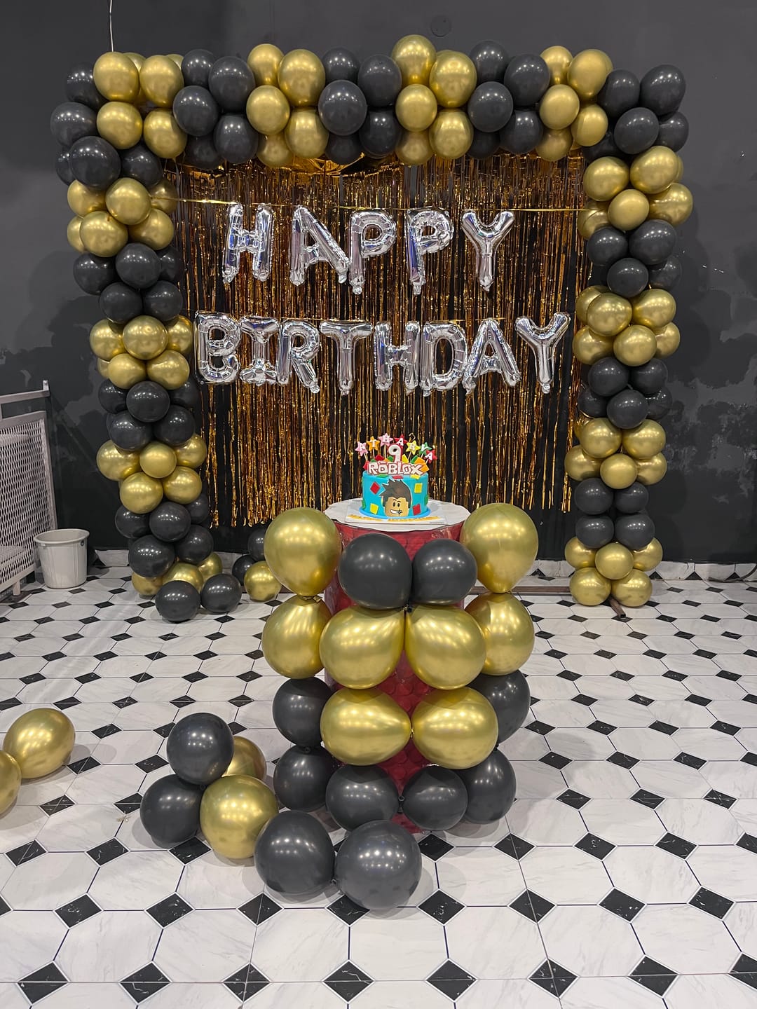Customer photo review of Roblox Blocks Cake