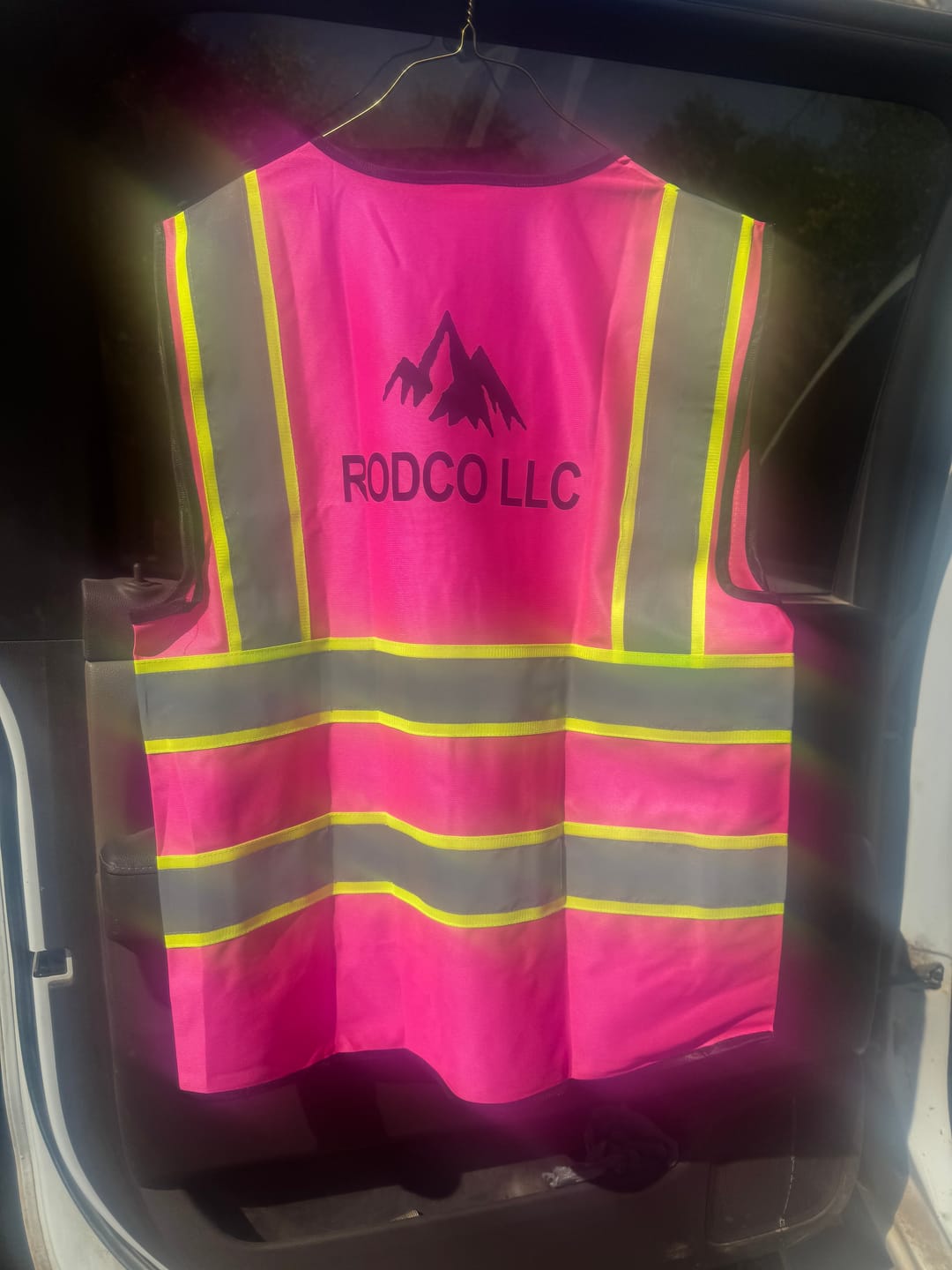 Customer photo review of Custom Reflective High Visibility Safety Vest with 5 Pockets ＆Zipper Class 2 Adult Unisex Construction Security