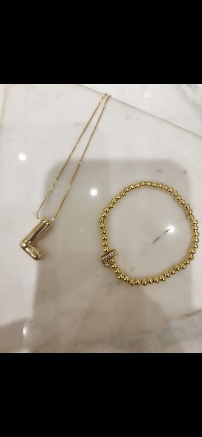 Customer photo review of Collar Dorado Liso Inicial Balloon