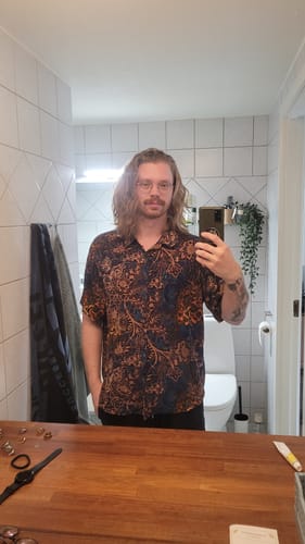 Customer photo review of Chemise de villégiature à manches courtes pour homme, motif floral rétro, 100 % rayonne