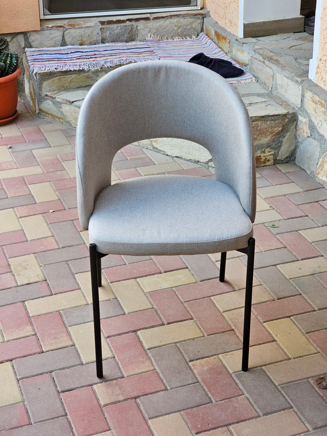 Customer photo review of Scaun tapitat K373, bej/negru, stofa clasica/metal, 51x57x77 cm