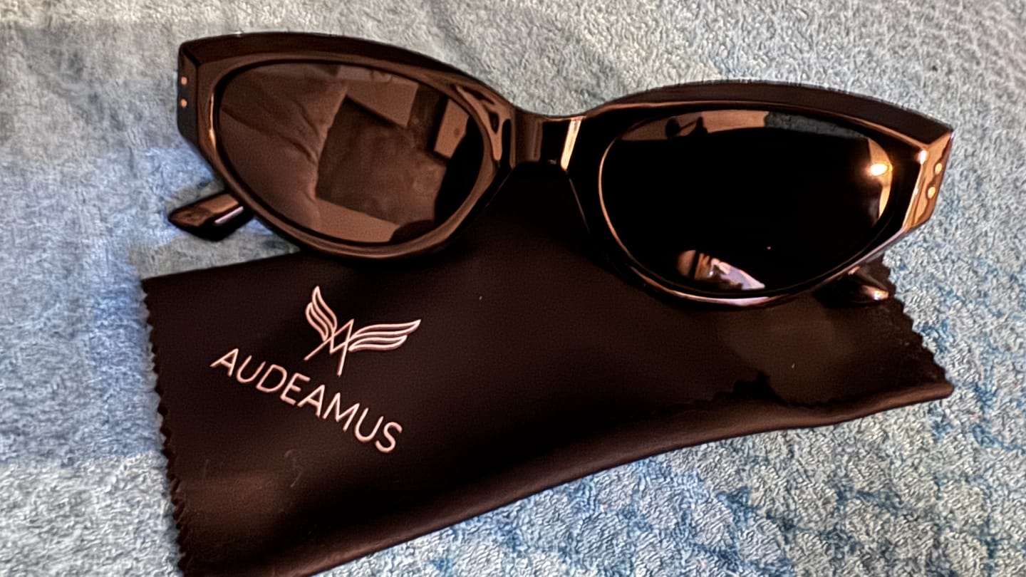 Customer photo review of Kyoto Oval Framed Sunglasses