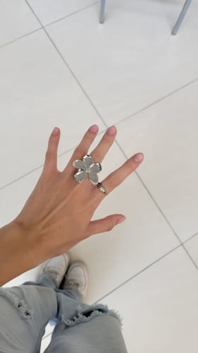 Customer photo review of Anillo Con Flor Irregular Chunky