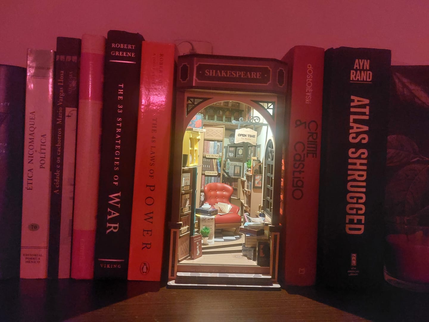 Customer photo review of Rolife Booknook & Wonderland - Separador de Libros Shakespeare Bookstore