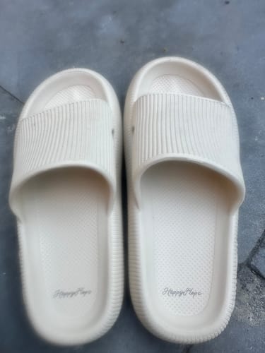 Customer photo review of HappyFlops