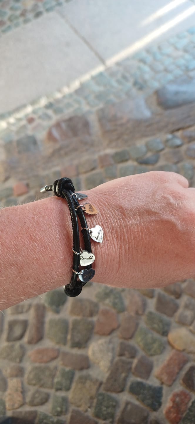 Customer photo review of Freunde - Individuelles Lederarmband