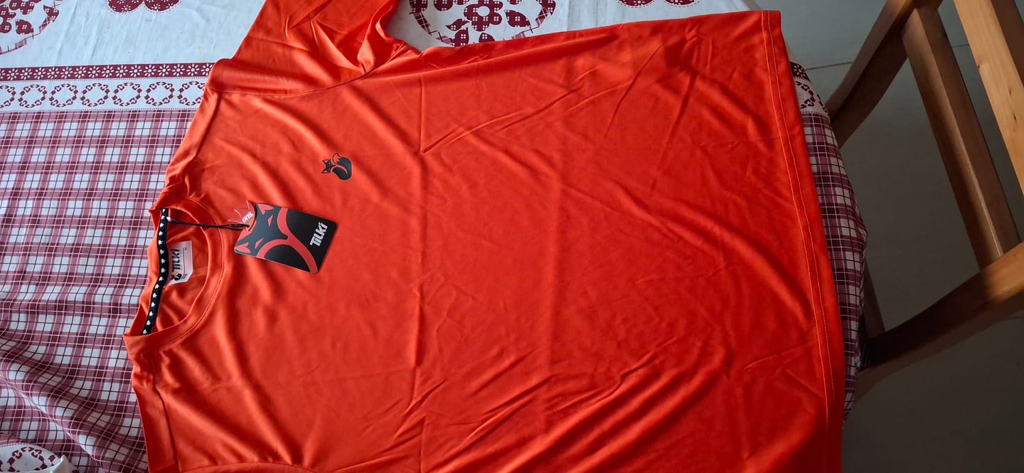Customer photo review of Polera Khombi Poly Tilki Temel