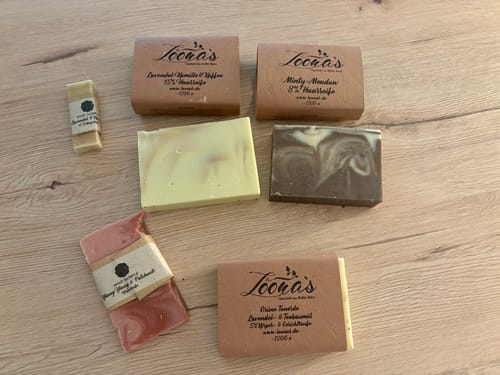 Customer photo review of 15% Lavendel mit Kamille & Kaffee Haarseife (Haarwachstum & Tiefenpflege)