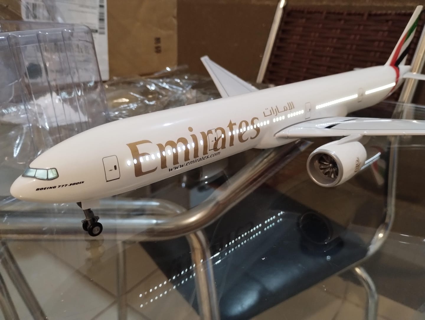 Customer photo review of Boeing 777 Emirates – Scale 1:157 (47 cm / 18.5 in)