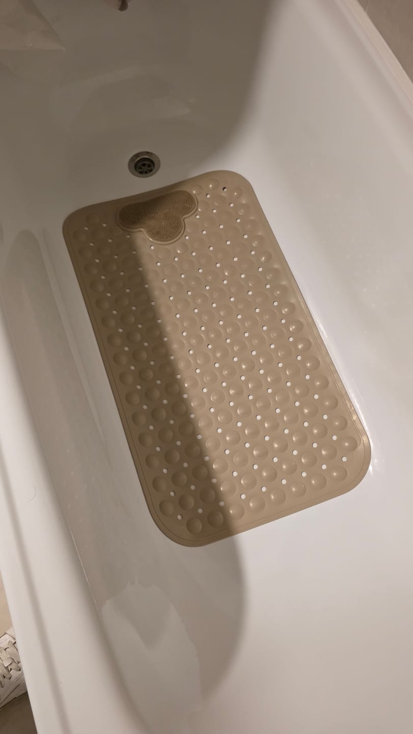 Customer photo review of Piso De Goma Antideslizante Tina Ducha Alfombra Bañera Cepil