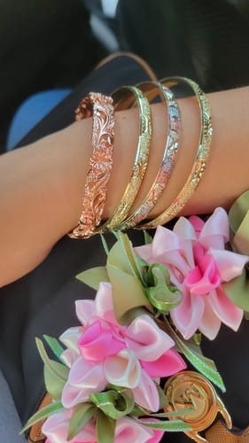 Customer photo review of Alaka'i Hibiscus Heirloom Cutout Bangle