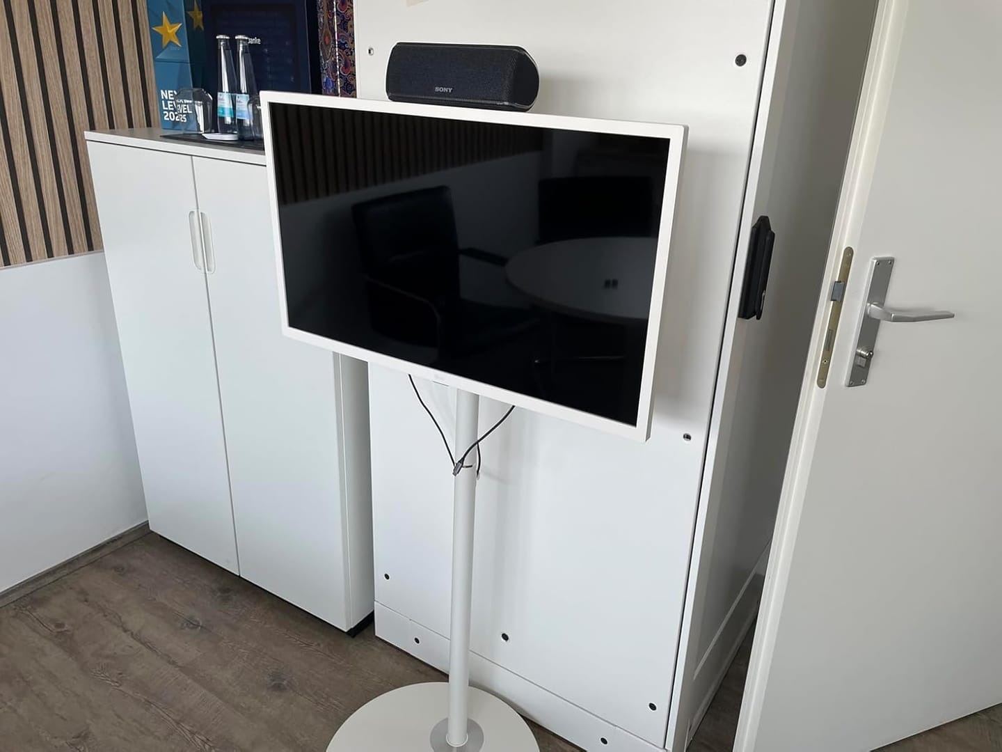 Customer photo review of Master V2 FT48 TV Stand