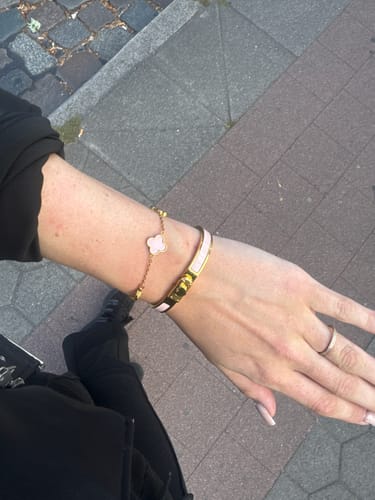 Kundenbewertung mit Foto zu Baby Pink Agapi Armreif