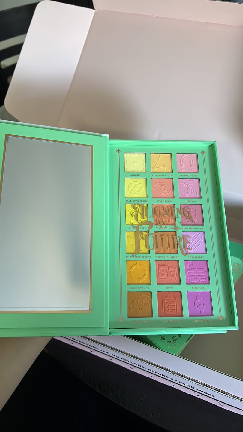 Customer photo review of P. Louise Aligning My Future Pastel Eyeshadow Palette