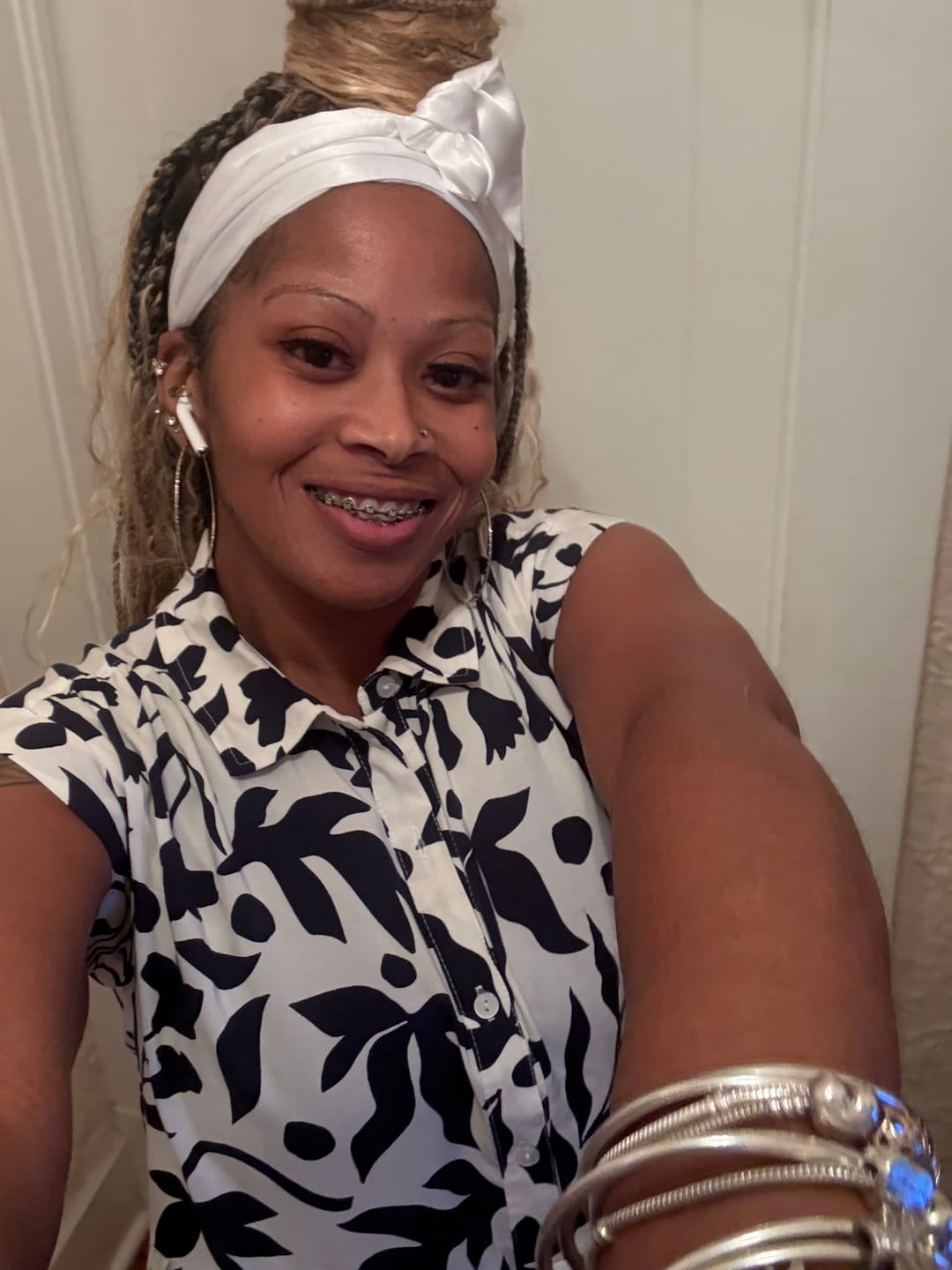 Customer photo review of Human Hair Super Boho Color #27/613 Pre Bleached Human Hair Lace Knotless Boho Box Braided Wig Full-dense 100 Strands