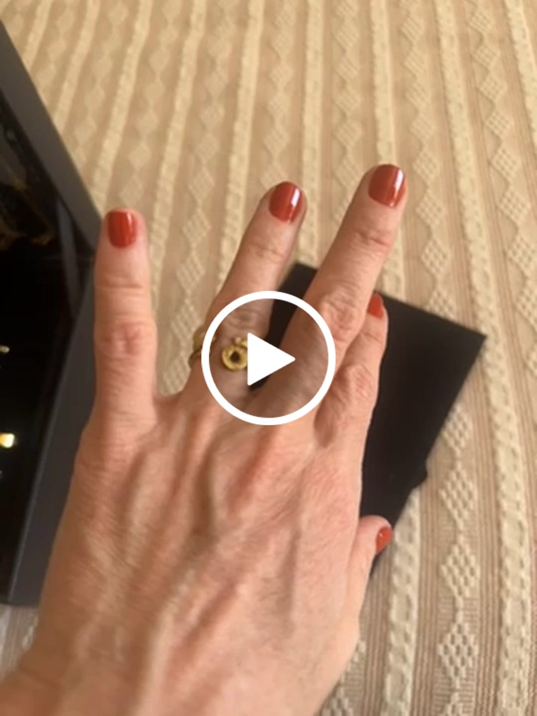 Customer video review of Anel Romanos Venice Banhado em Ouro 18K