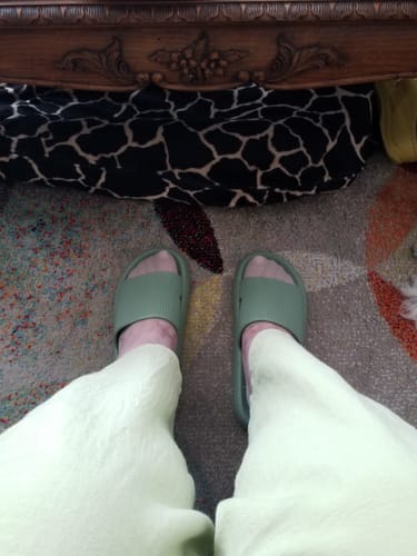 Customer photo review of HappyFlops