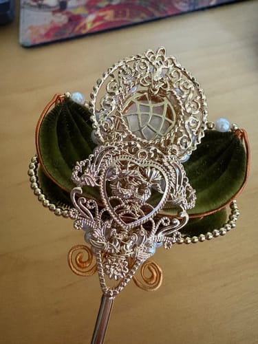 Customer photo review of Jin Jia Xian 金甲仙 Immortal Golden Armor New Chinese Style Velvet Flower Hairpin