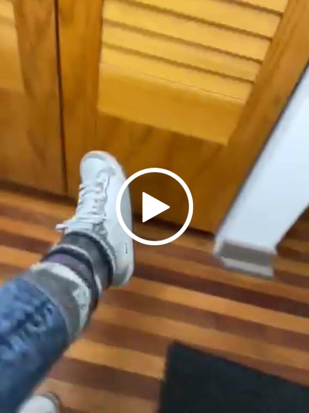 Customer video review of Zapatilla A2. Plateada