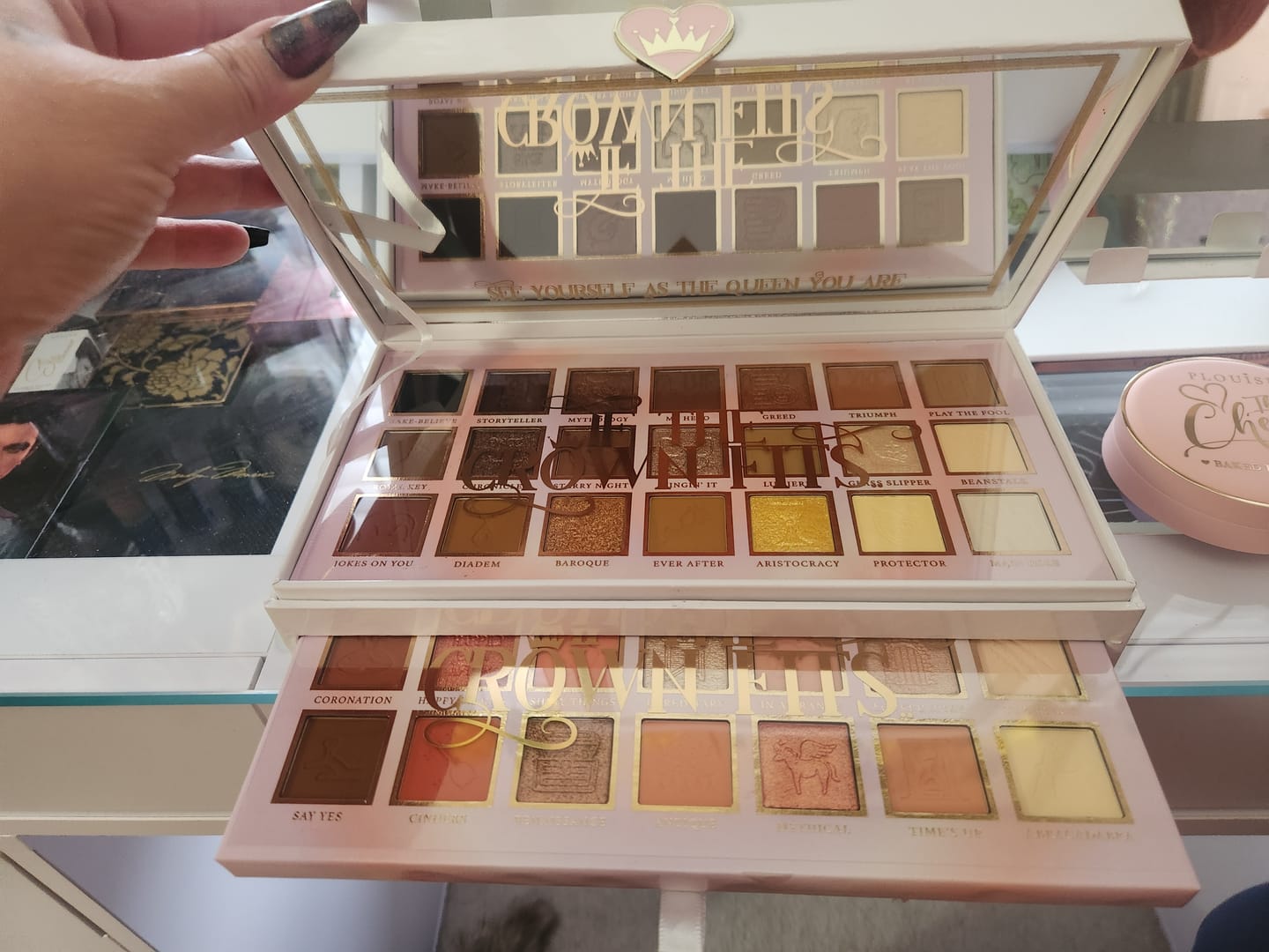 Revue de photos client de la palette de fards à paupières neutres If The Crown Fits de P. Louise