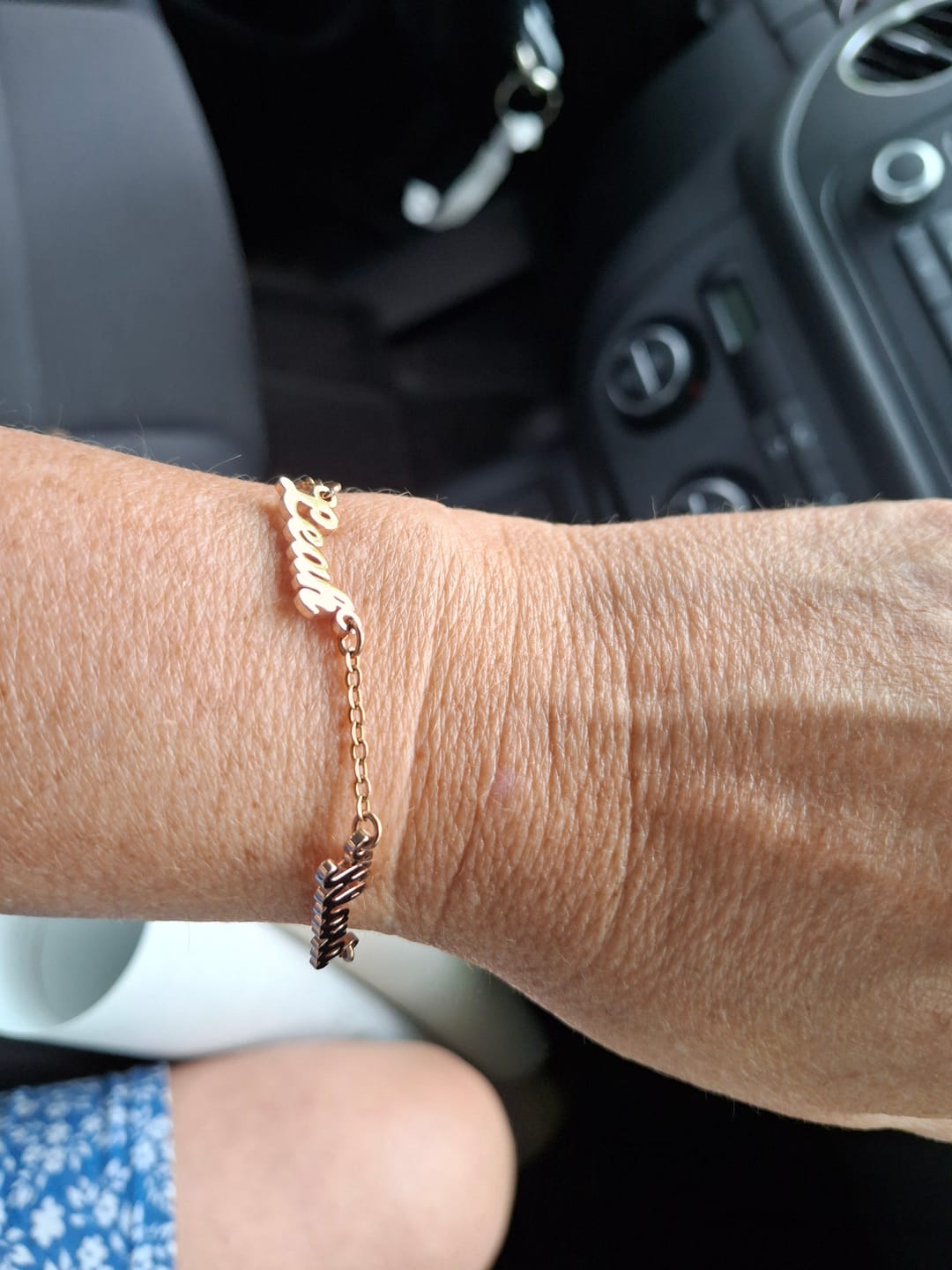 Customer photo review of Personalisierbares Armband mit 3 Namen