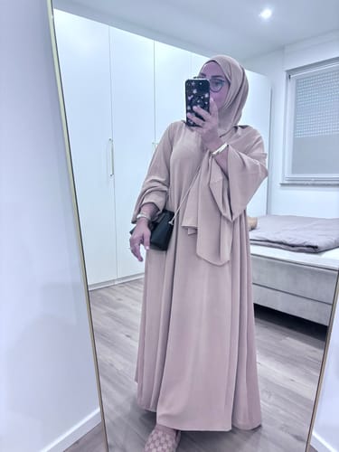Customer photo review of DINARA Abaya Set