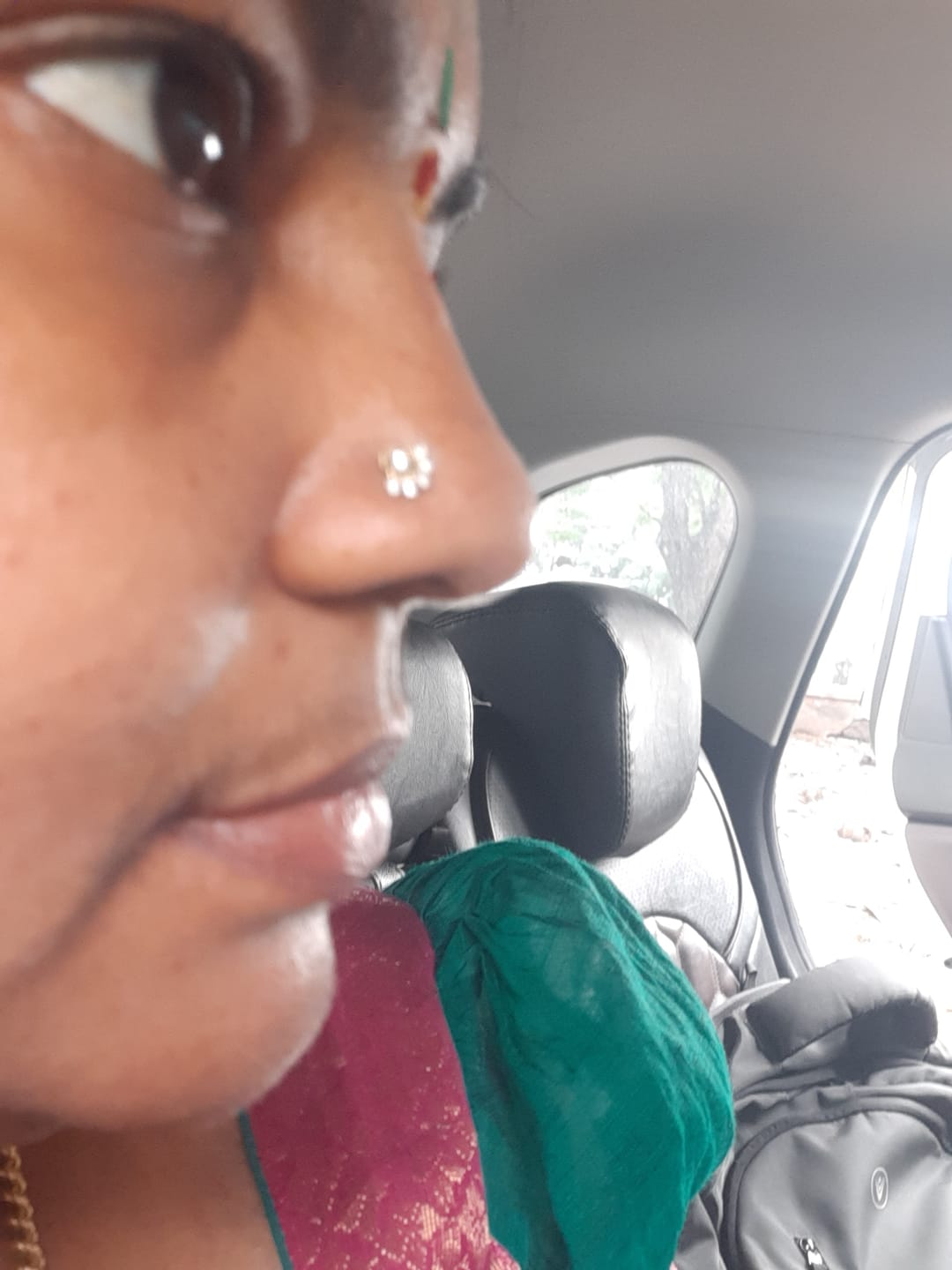 Customer photo review of Luminous Arc Screw Nose Pin
