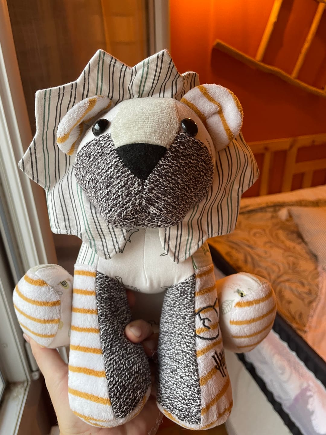 Customer photo review of Lion en peluche souvenir