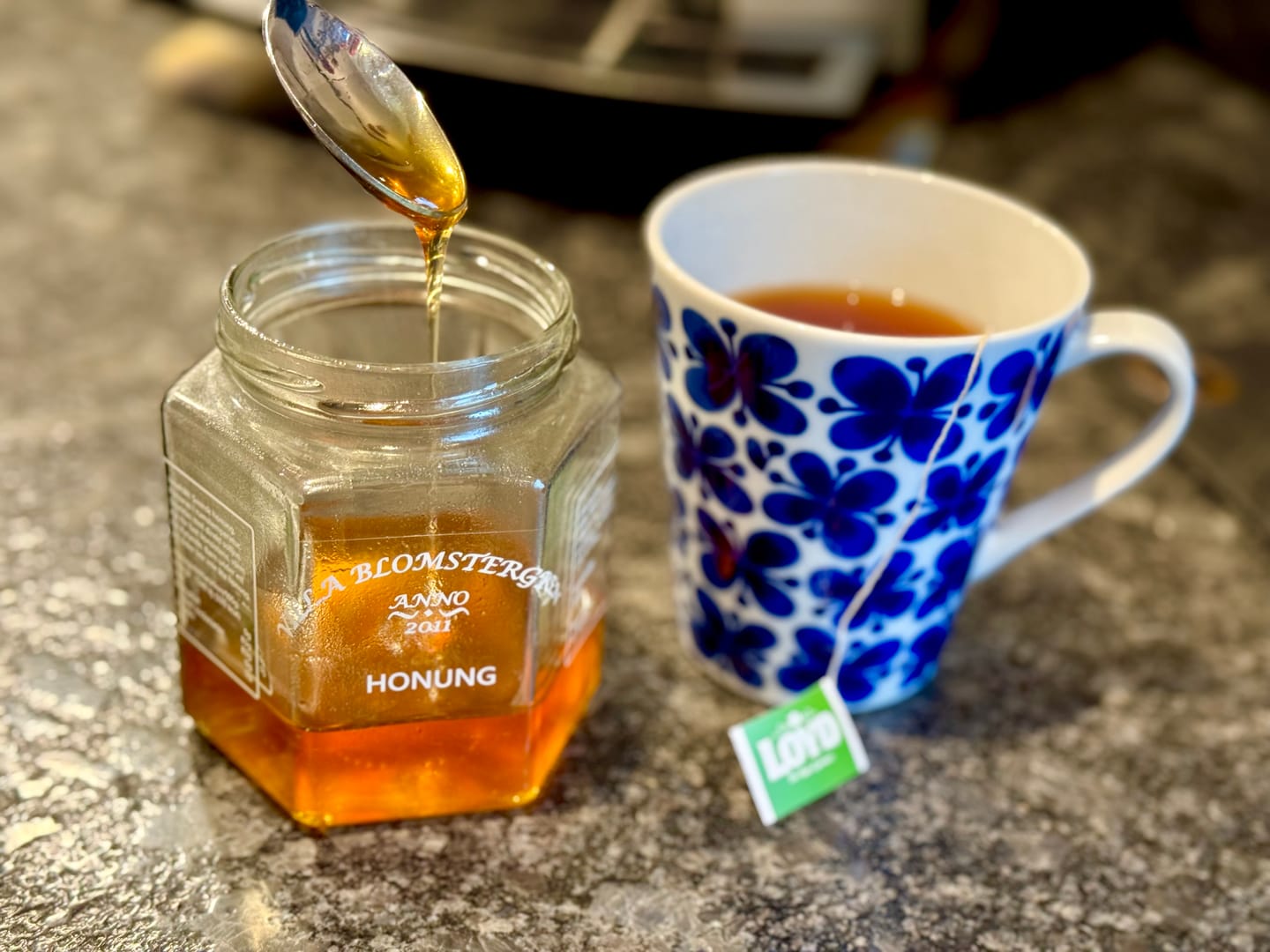 Customer photo review of 2 kg flytande honung + 110g bipollen för 579kr ink. fri frakt!