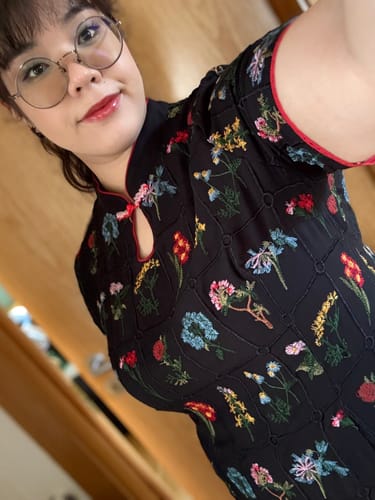 Customer photo review of Wei Xun 微醺 Slightly Tipsy Plus Size Modernized Floral Quilt Embroidered Short Sleeve Qipao
