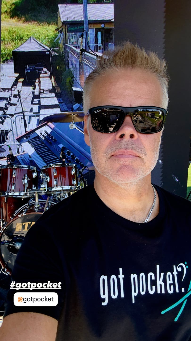 Customer photo review of Groove T-shirt (Black/Aqua)