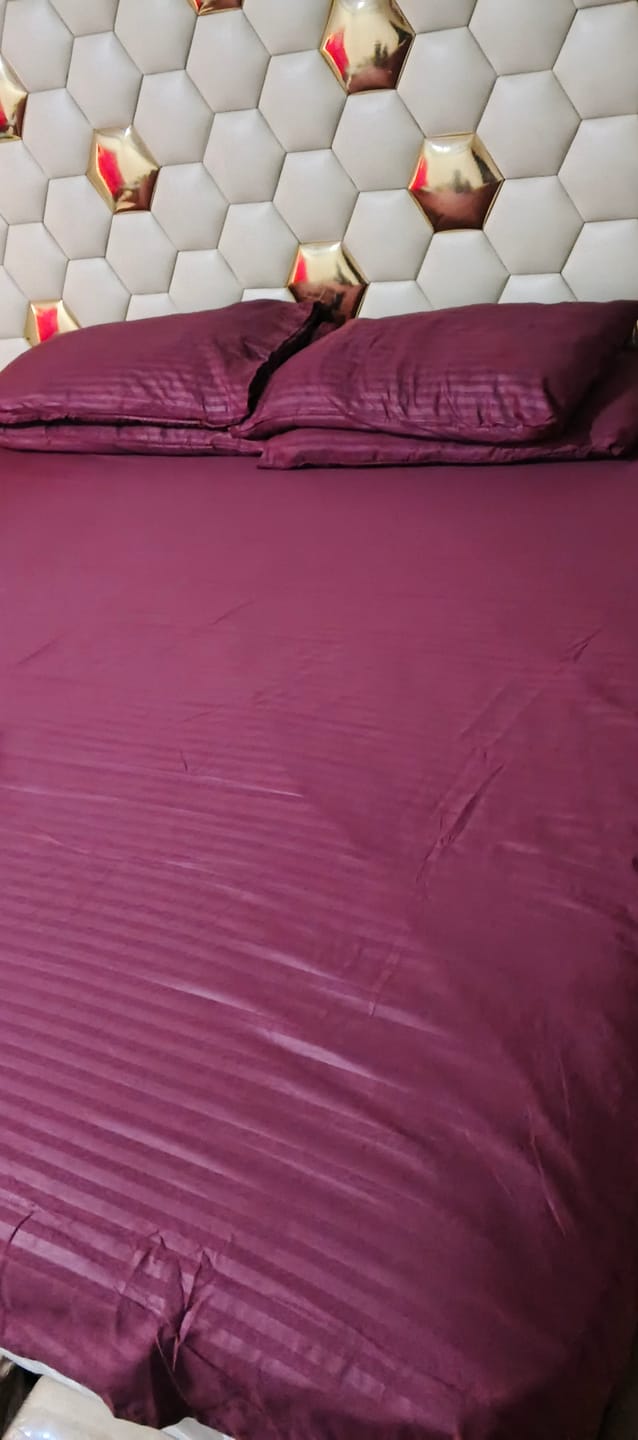 Customer photo review of MAROON stripe summer comforter set-8 pcs