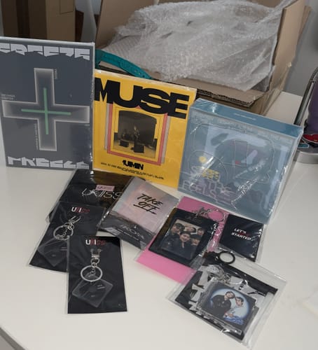 Customer photo review of K-POP RANDOM BOX
